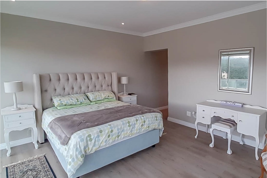 5 Bedroom Property for Sale in Kingfisher Creek Western Cape